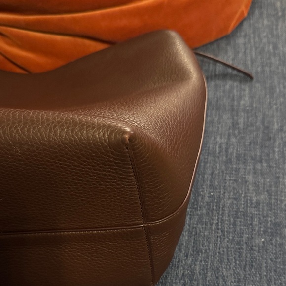 The Row Medium North South Park Tote in dark brown (acajou) - Picture 5 of 7